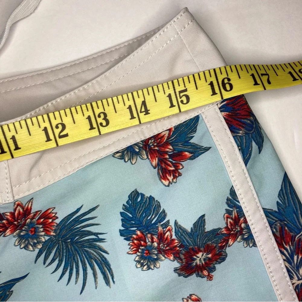 RVCA / Board shorts with a tropical floral print - Picture 3 of 10